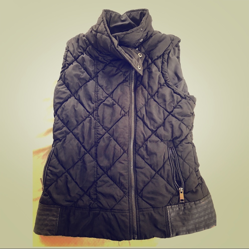 MNY Polyester sz M black puffy performance vest